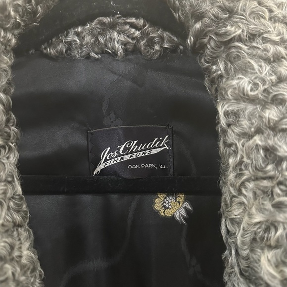 Gray Teddy/Lambs Jacket/Coat with Cozy Texture and Classic Silhouette. - Picture 4 of 16